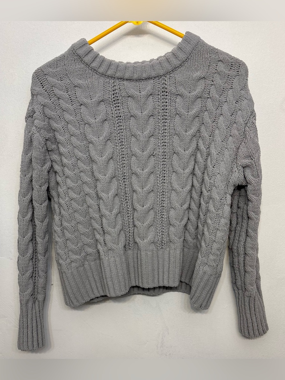 SO Cozy Gray Chunky Cable Knit Crewneck Long Sleeve Sweater Womens Size XS NWOT